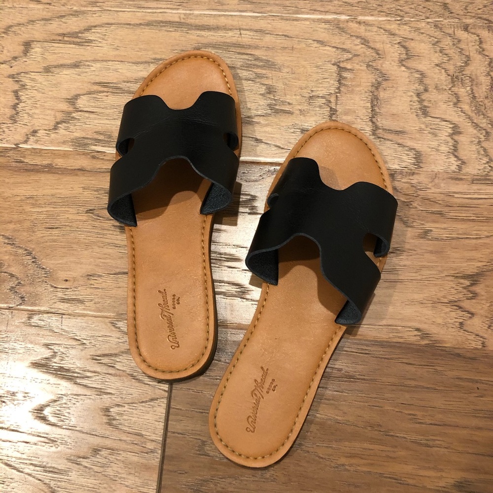 Universal Thread Black Sandals Size 7